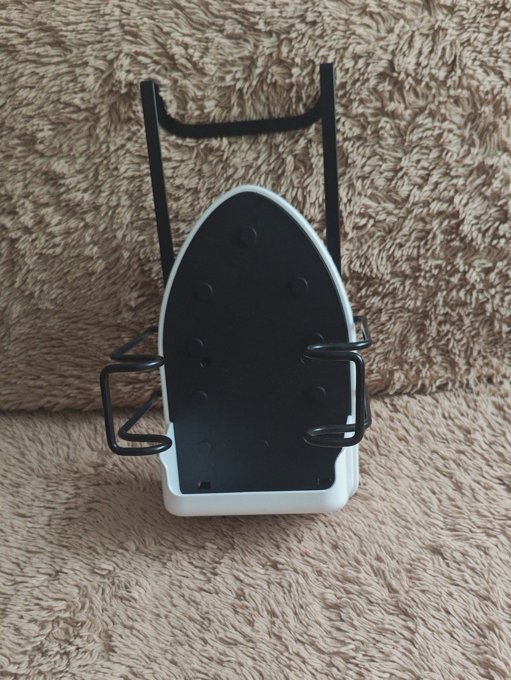 Portable Iron Rest Holder in Black and White